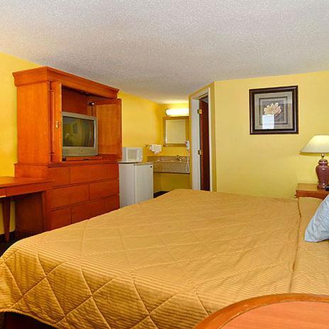Charleston Eagle Inn Room photo